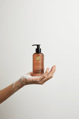 SHOWER GEL ULTRA HYDRATION - ALMOND & THYME I for chronically dry, mature skin and after sports